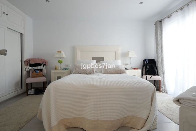 Apartamento de 2 habitaciones en Calahonda, Mijas en venta con piscina garaje - 348.000 € (Ref: 9547412)