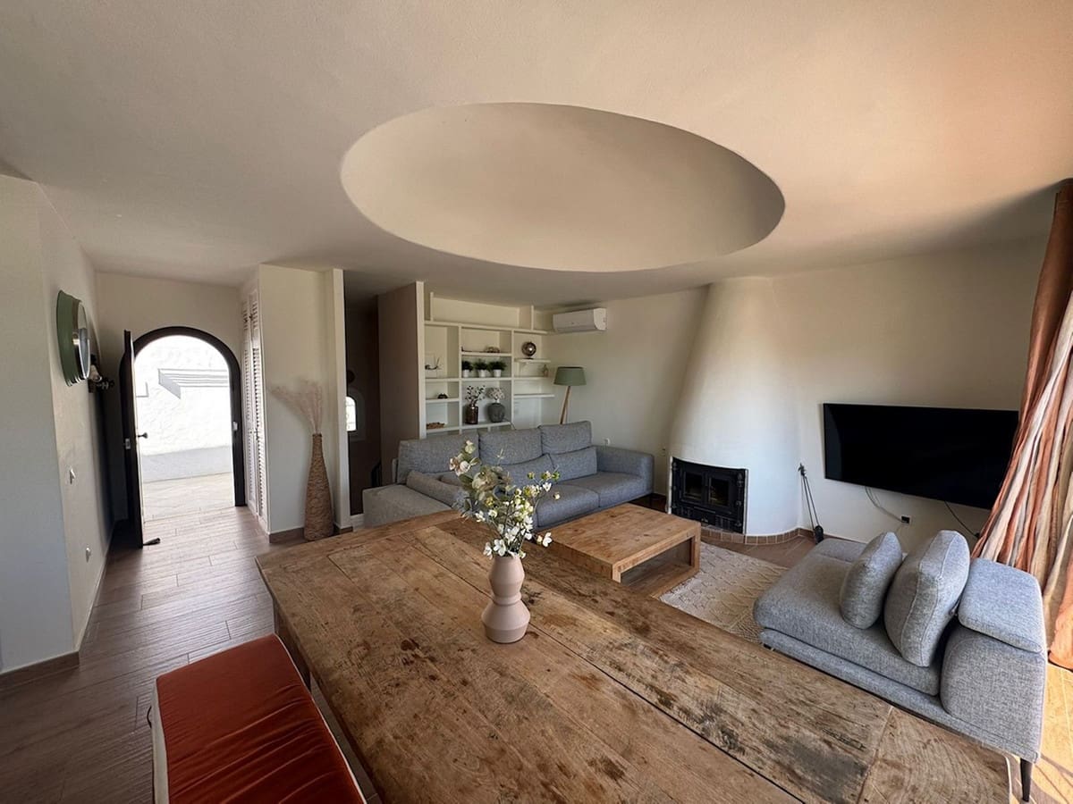 3 Zimmer Haus zu verkaufen in Cabopino mit Pool - 565.000 € (Ref: 9557440)