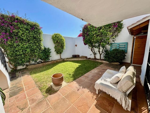 3 soveværelse Byhus til salg i Cabopino, Marbella med swimmingpool - € 549.000 (Ref: 9557440)