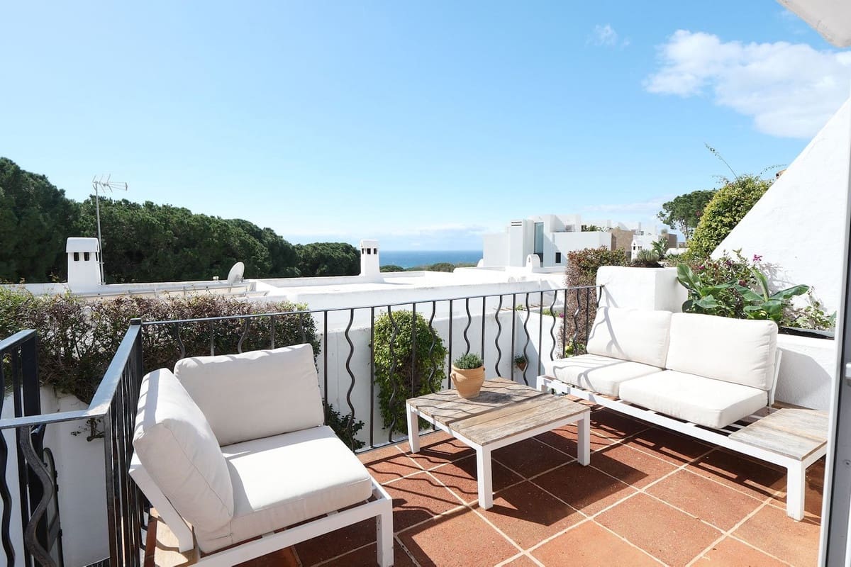 3 soveværelse Byhus til salg i Cabopino med swimmingpool - € 549.000 (Ref: 9557440)