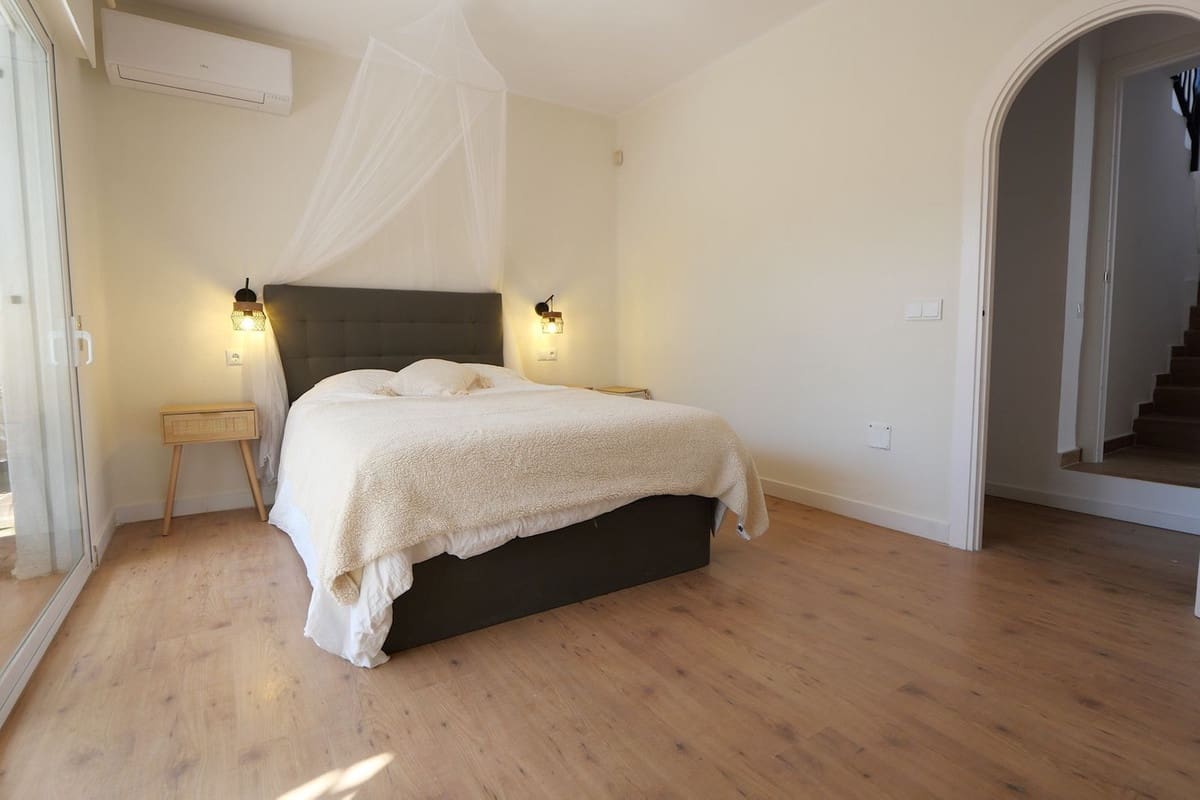 3 soveværelse Byhus til salg i Cabopino med swimmingpool - € 549.000 (Ref: 9557440)