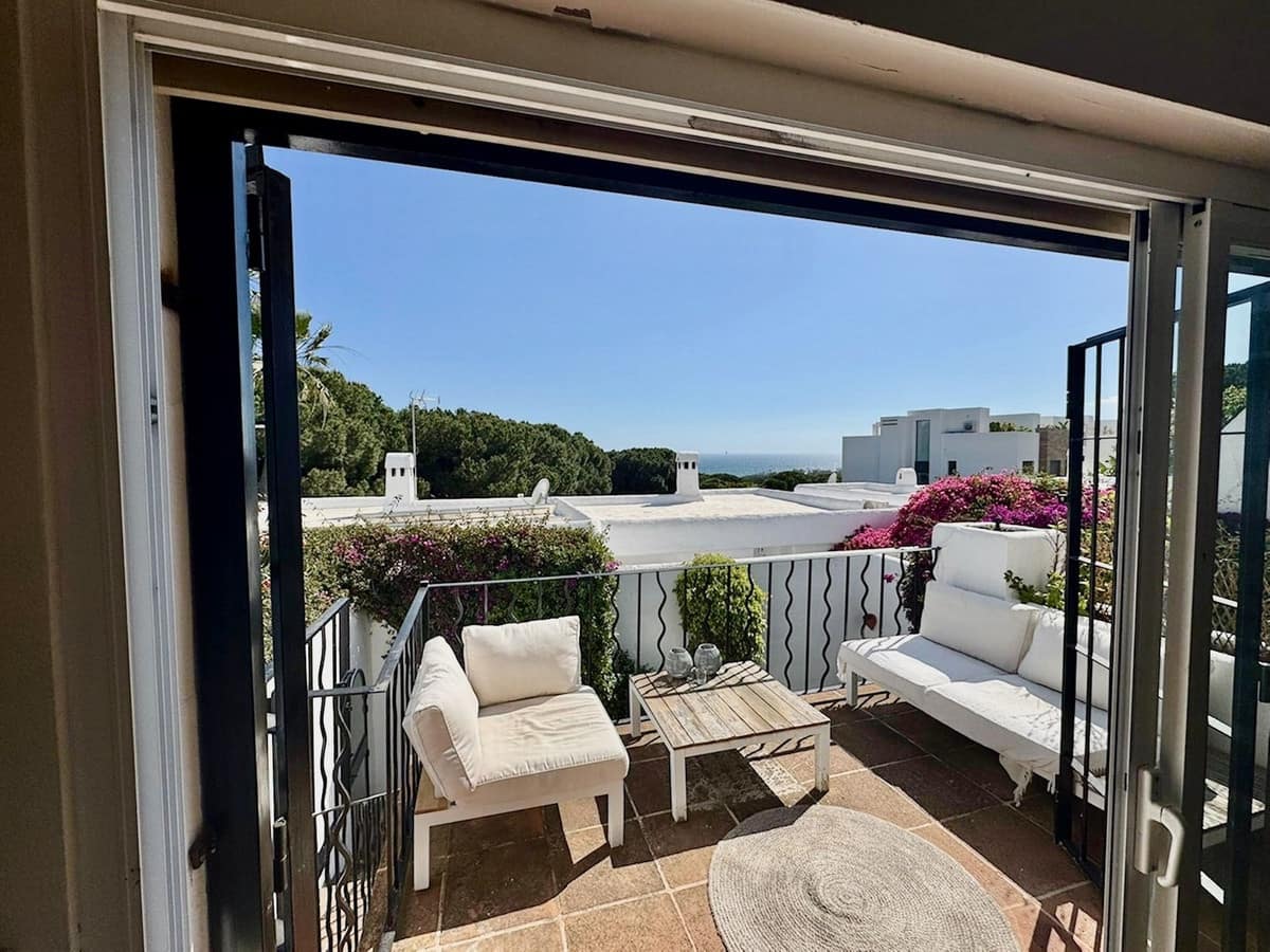 3 soveværelse Byhus til salg i Cabopino med swimmingpool - € 549.000 (Ref: 9557440)