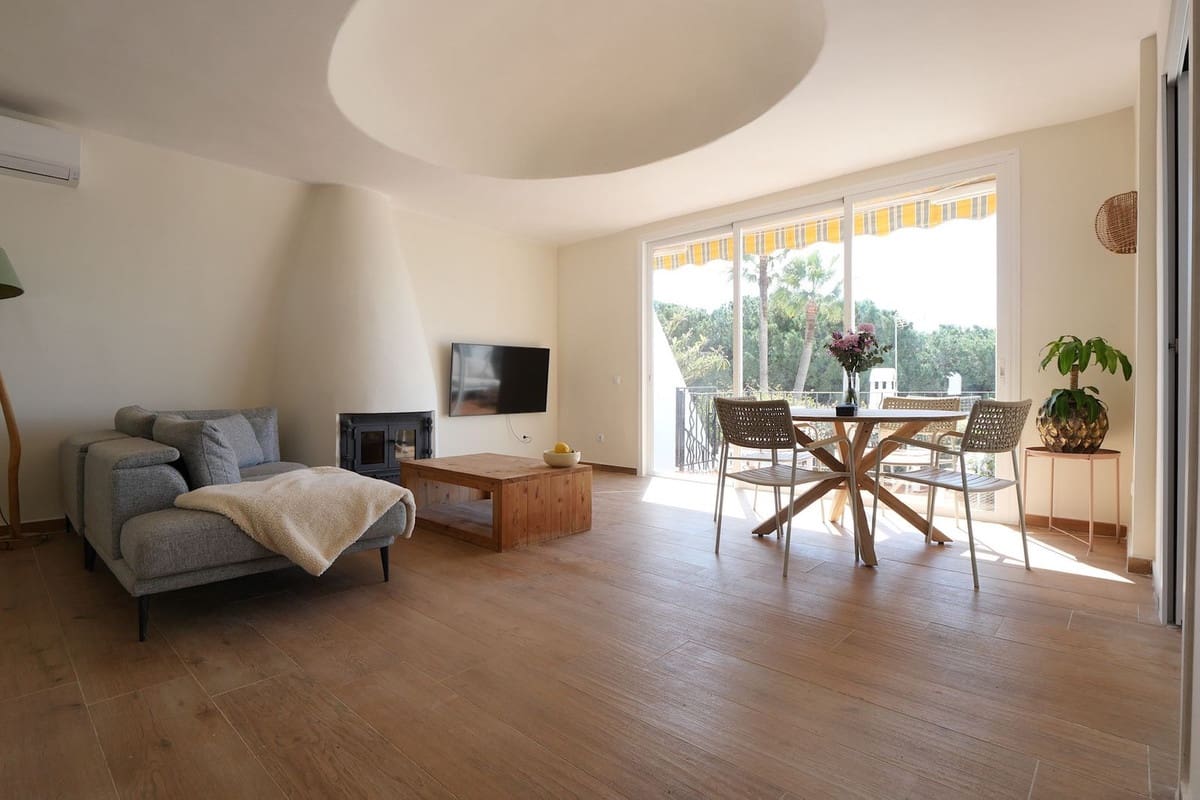 3 soveværelse Byhus til salg i Cabopino med swimmingpool - € 549.000 (Ref: 9557440)