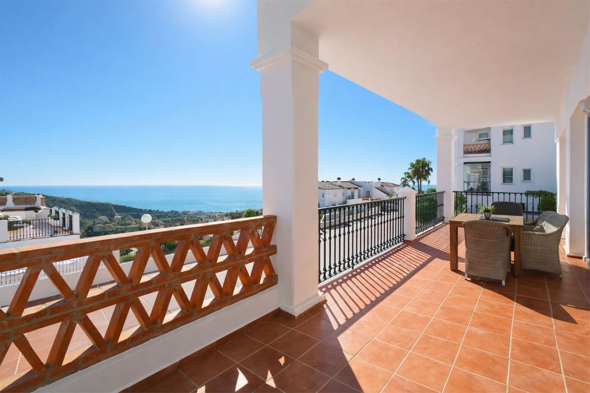 Apartamento de 2 habitaciones en Calahonda en venta con piscina garaje - 338.000 € (Ref: 9618672)