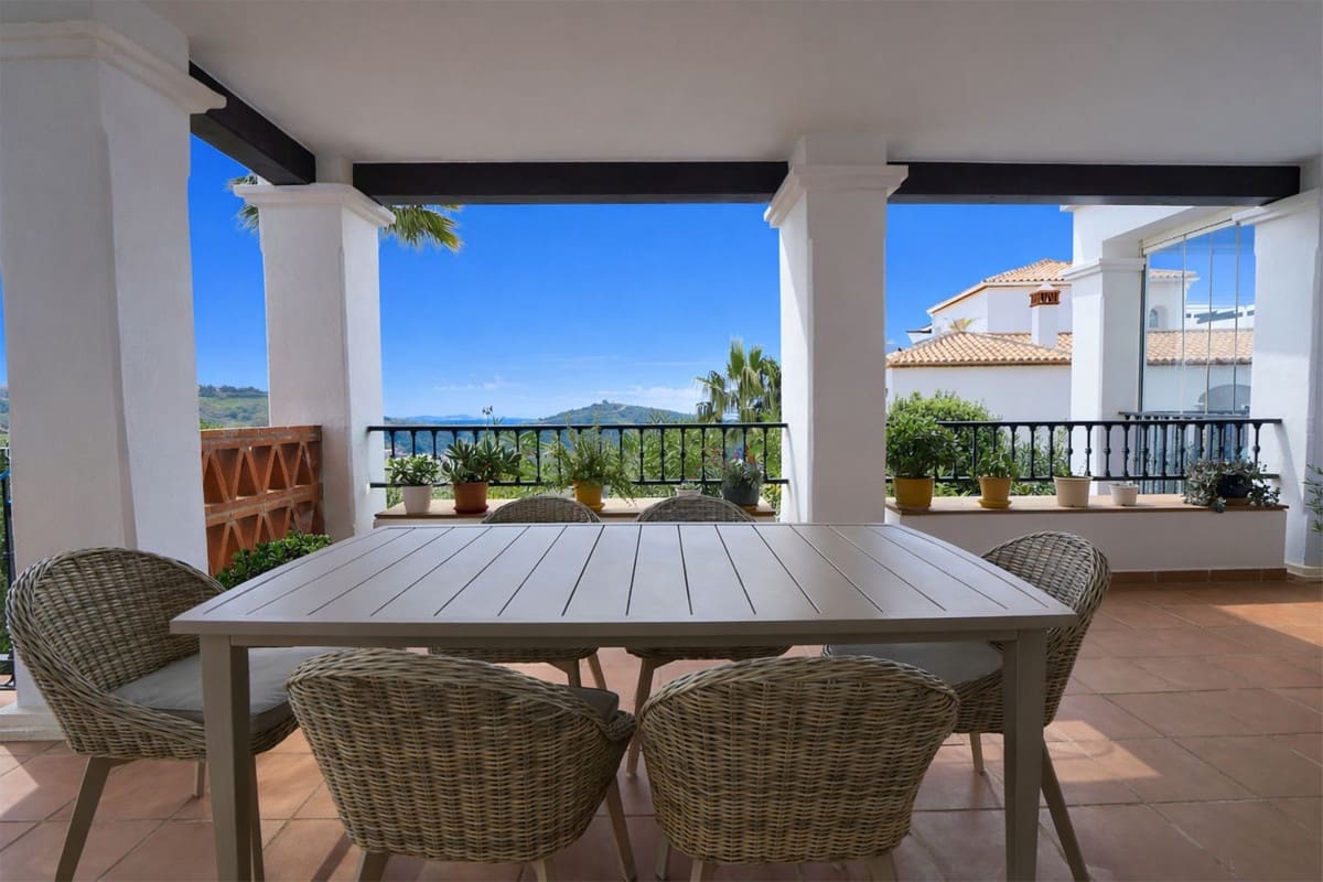 2 bedroom Apartment for sale in Calahonda with pool - € 369,920 (Ref: 9643708)