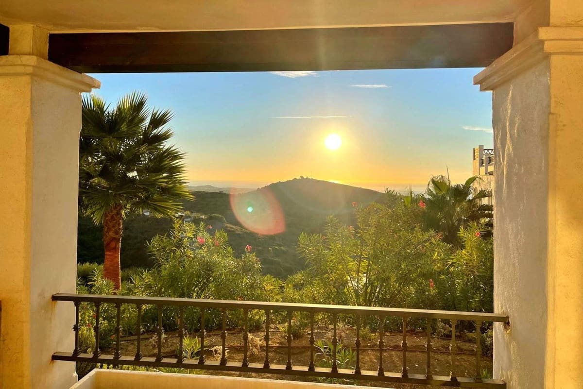 2 bedroom Apartment for sale in Calahonda with pool - € 369,920 (Ref: 9643708)