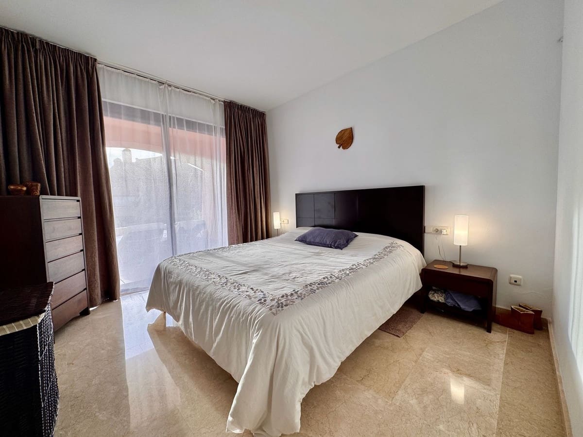 2 bedroom Apartment for sale in Calahonda with pool garage - € 339,900 (Ref: 9659809)