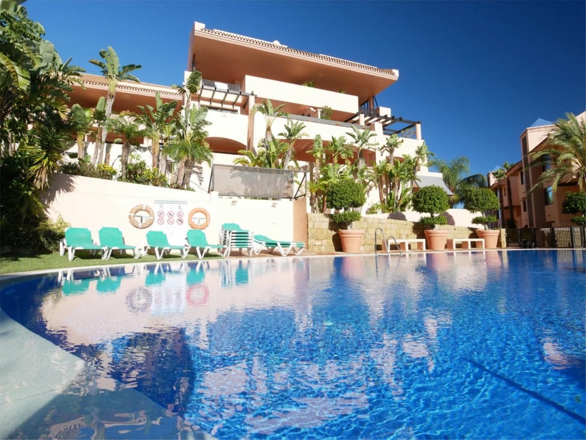 2 bedroom Apartment for sale in Calahonda with pool garage - € 339,900 (Ref: 9659809)