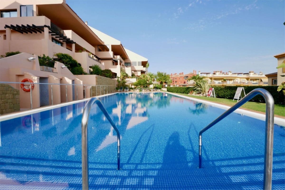 2 bedroom Apartment for sale in Calahonda with pool garage - € 339,900 (Ref: 9659809)