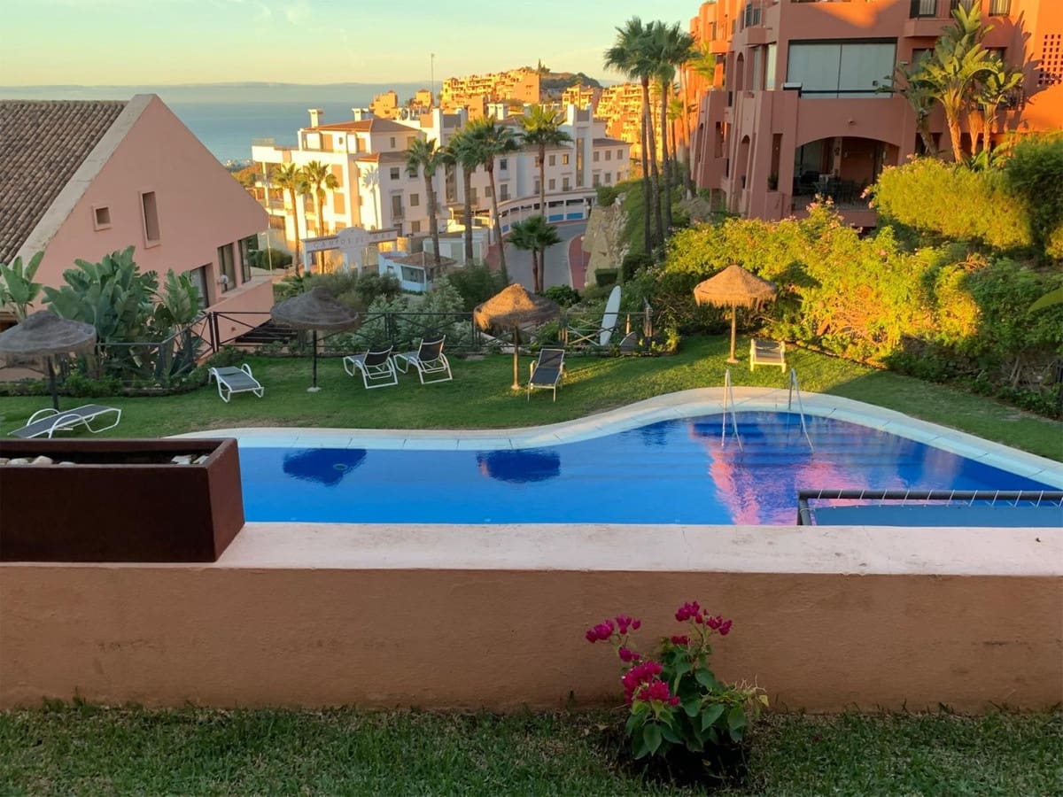 2 bedroom Apartment for sale in Calahonda with pool garage - € 339,900 (Ref: 9659809)