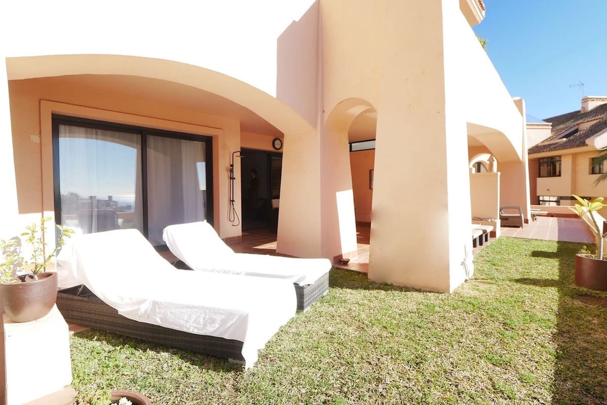 2 bedroom Apartment for sale in Calahonda with pool garage - € 339,900 (Ref: 9659809)