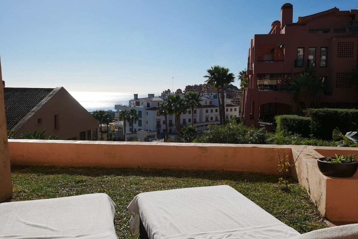 2 bedroom Apartment for sale in Calahonda with pool garage - € 339,900 (Ref: 9659809)