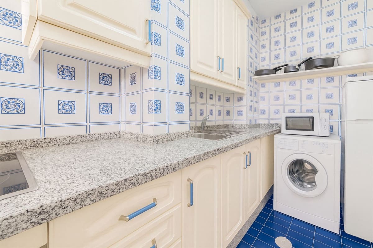 1 sypialnia Apartament na sprzedaż w Cabopino z basenem garażem - 495 000 € (Ref: 9672124)