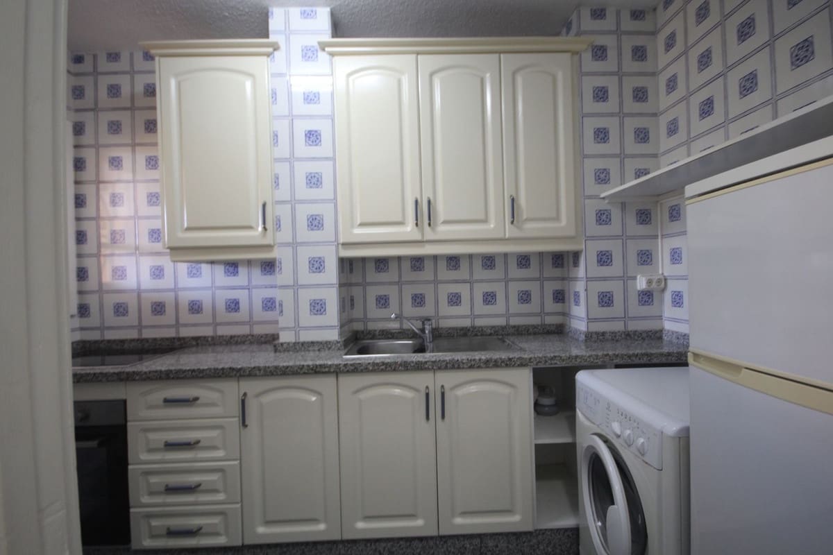 1 sypialnia Apartament na sprzedaż w Cabopino z basenem garażem - 495 000 € (Ref: 9672124)