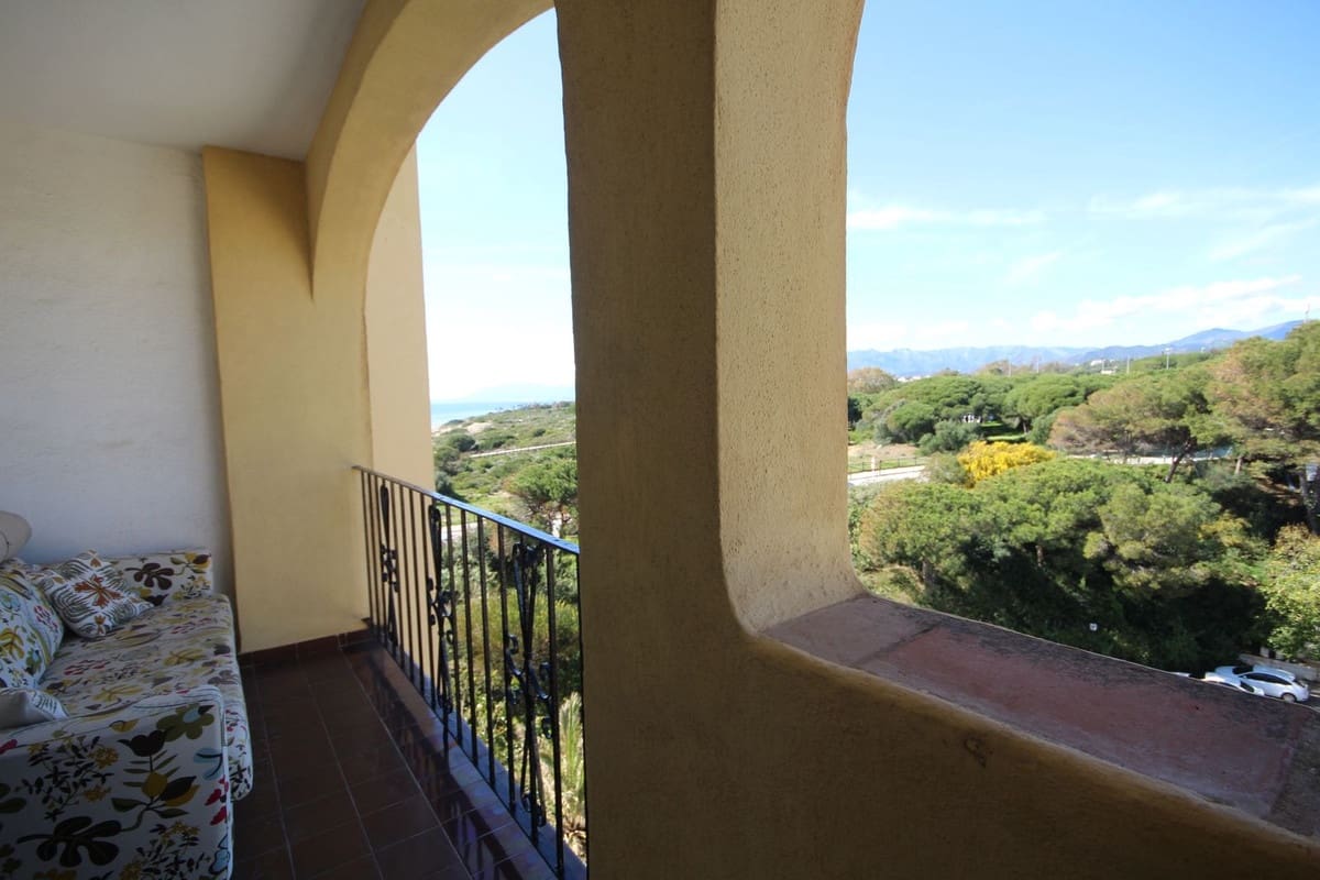 1 bedroom Apartment for sale in Cabopino with pool garage - € 485,000 (Ref: 9672124)