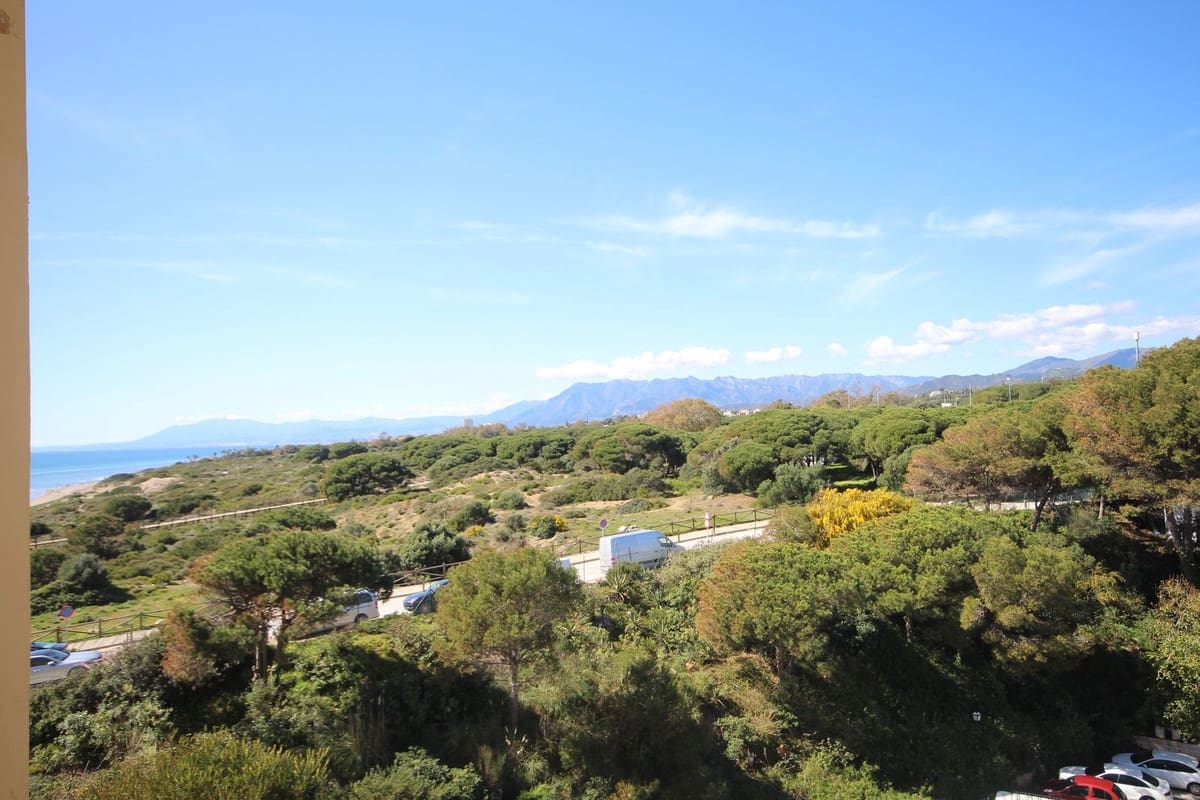 1 bedroom Apartment for sale in Cabopino with pool garage - € 485,000 (Ref: 9672124)