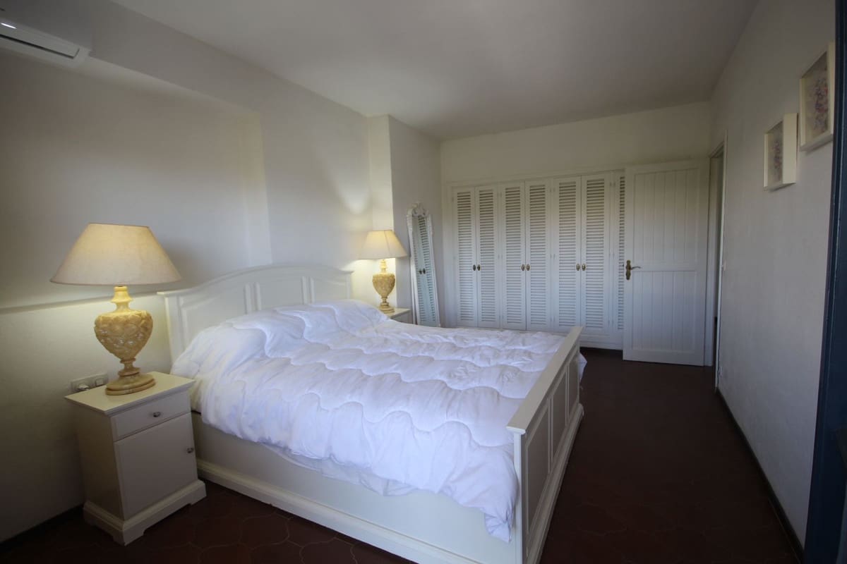 1 bedroom Apartment for sale in Cabopino with pool garage - € 485,000 (Ref: 9672124)