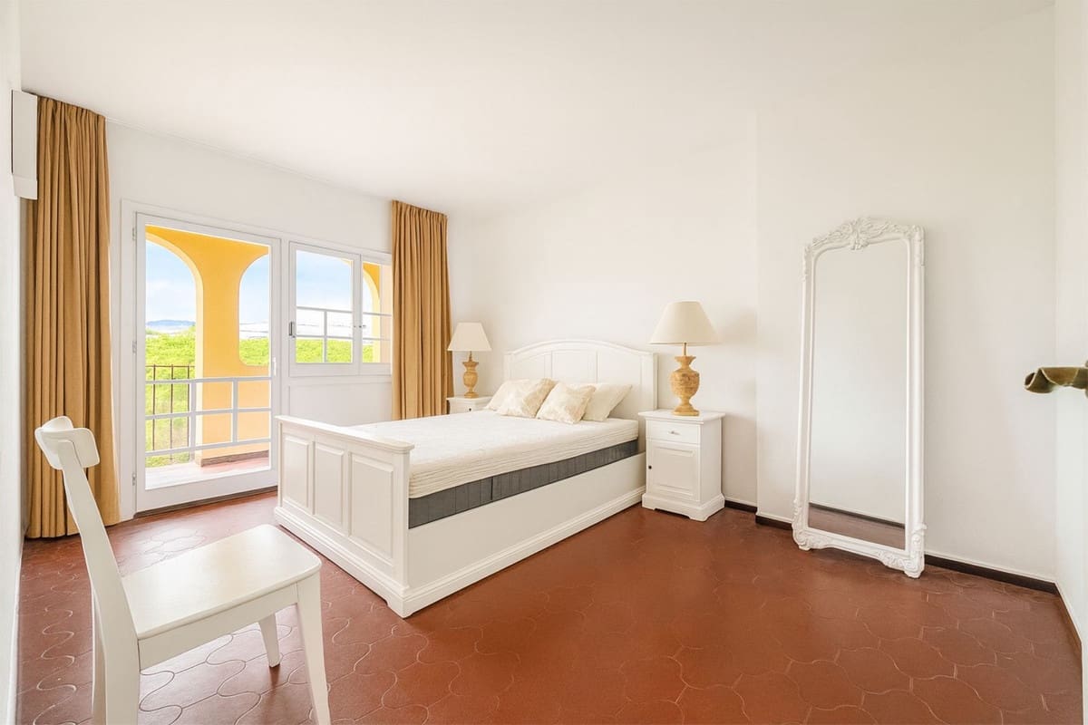 1 bedroom Apartment for sale in Cabopino with pool garage - € 429,000 (Ref: 9672124)