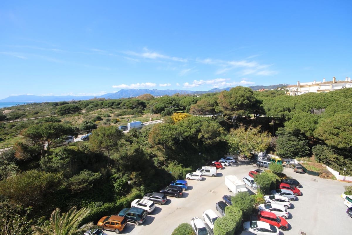1 bedroom Apartment for sale in Cabopino with pool garage - € 429,000 (Ref: 9672124)