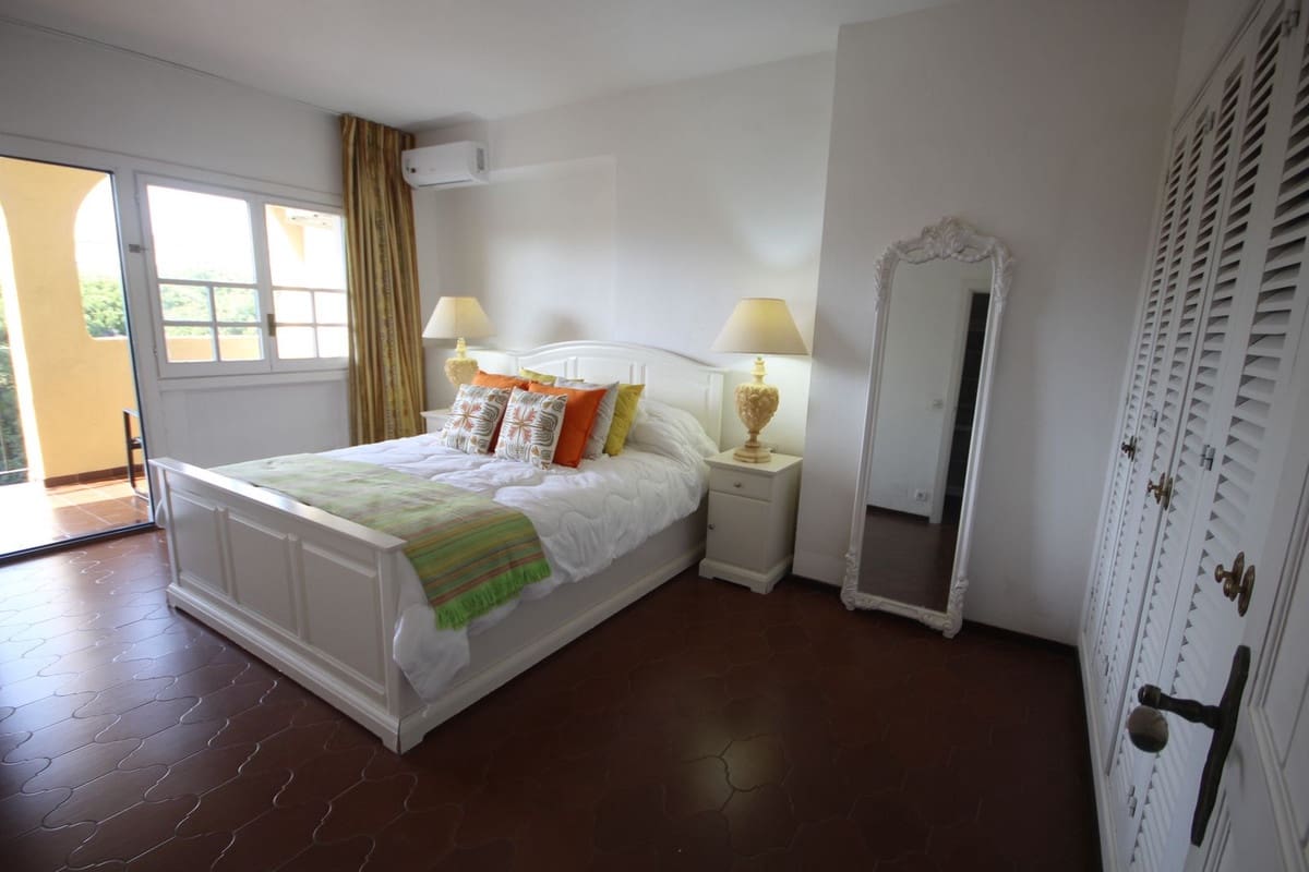 1 bedroom Apartment for sale in Cabopino with pool - € 415,000 (Ref: 9672124)