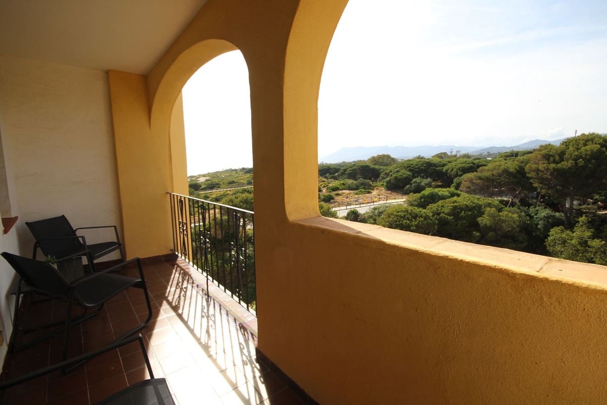 1 bedroom Apartment for sale in Cabopino with pool - € 415,000 (Ref: 9672124)