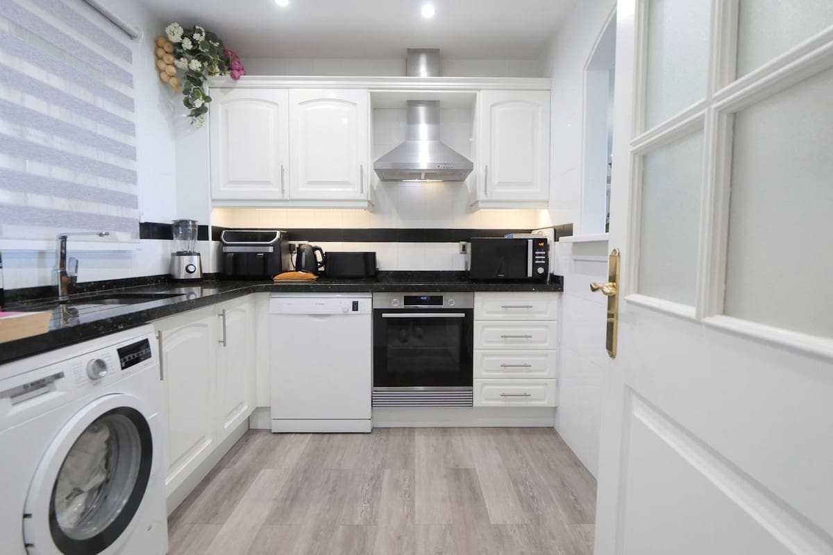 2 slaapkamer Appartement te koop in Calahonda met zwembad - € 349.900 (Ref: 9673765)