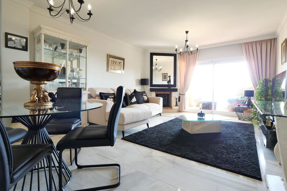 2 slaapkamer Appartement te koop in Calahonda met zwembad - € 349.900 (Ref: 9673765)
