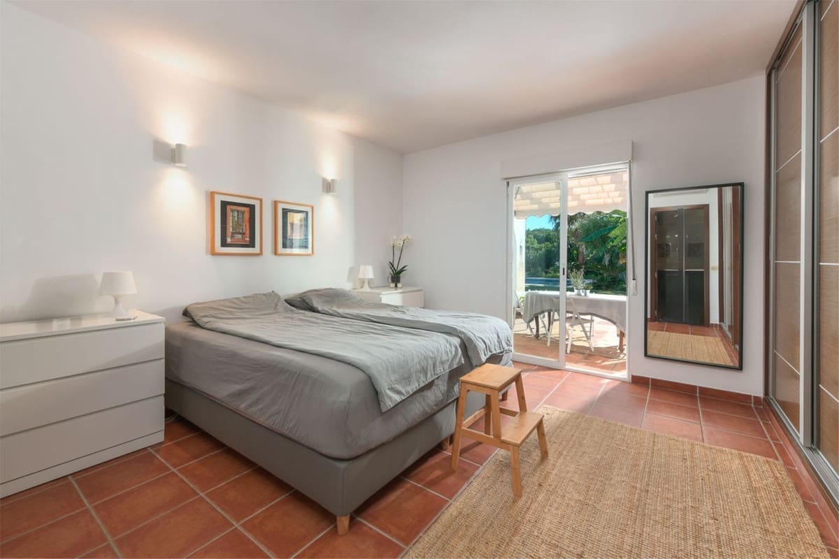 3 slaapkamer Villa te koop in Cabopino - € 1.299.999 (Ref: 9682204)