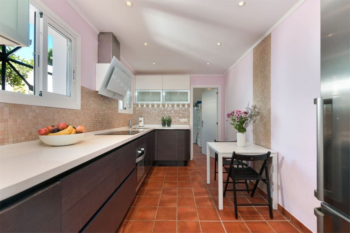 3 slaapkamer Villa te koop in Cabopino - € 1.299.999 (Ref: 9682204)