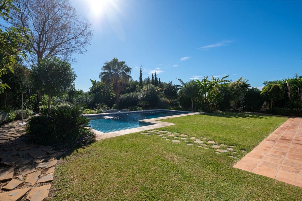 3 slaapkamer Villa te koop in Cabopino - € 1.299.999 (Ref: 9682204)