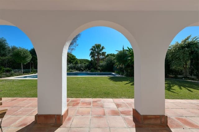 3 soveværelse Villa til salg i Cabopino, Marbella - € 1.299.999 (Ref: 9682204)