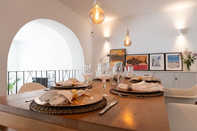 3 soveværelse Villa til salg i Cabopino, Marbella - € 1.299.999 (Ref: 9682204)