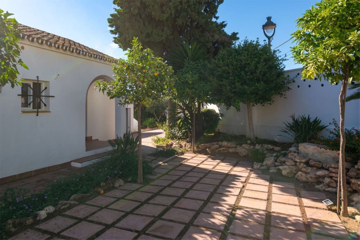 3 bedroom Villa for sale in Cabopino - € 1,299,999 (Ref: 9682204)