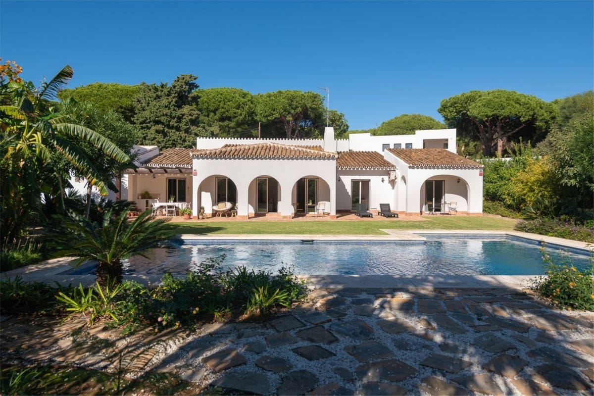 3 bedroom Villa for sale in Cabopino - € 1,299,999 (Ref: 9682204)