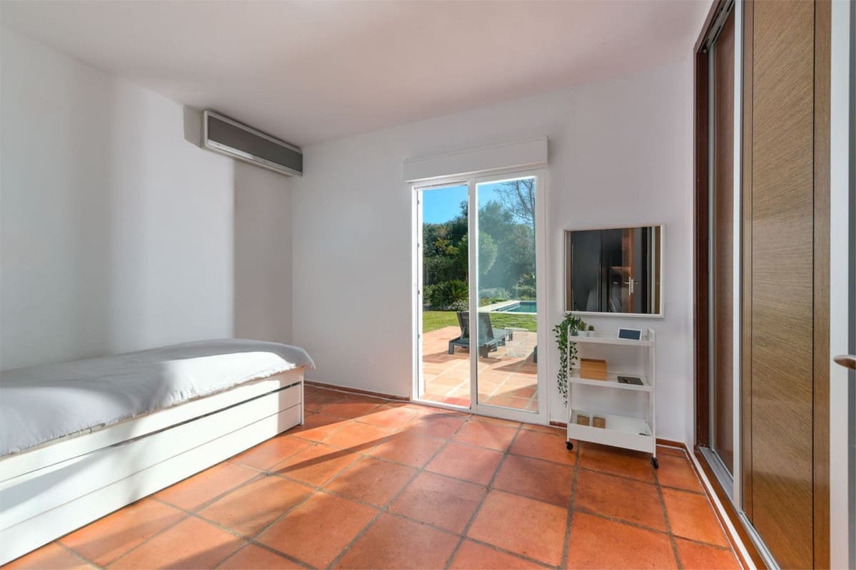 3 bedroom Villa for sale in Cabopino - € 1,299,999 (Ref: 9682204)