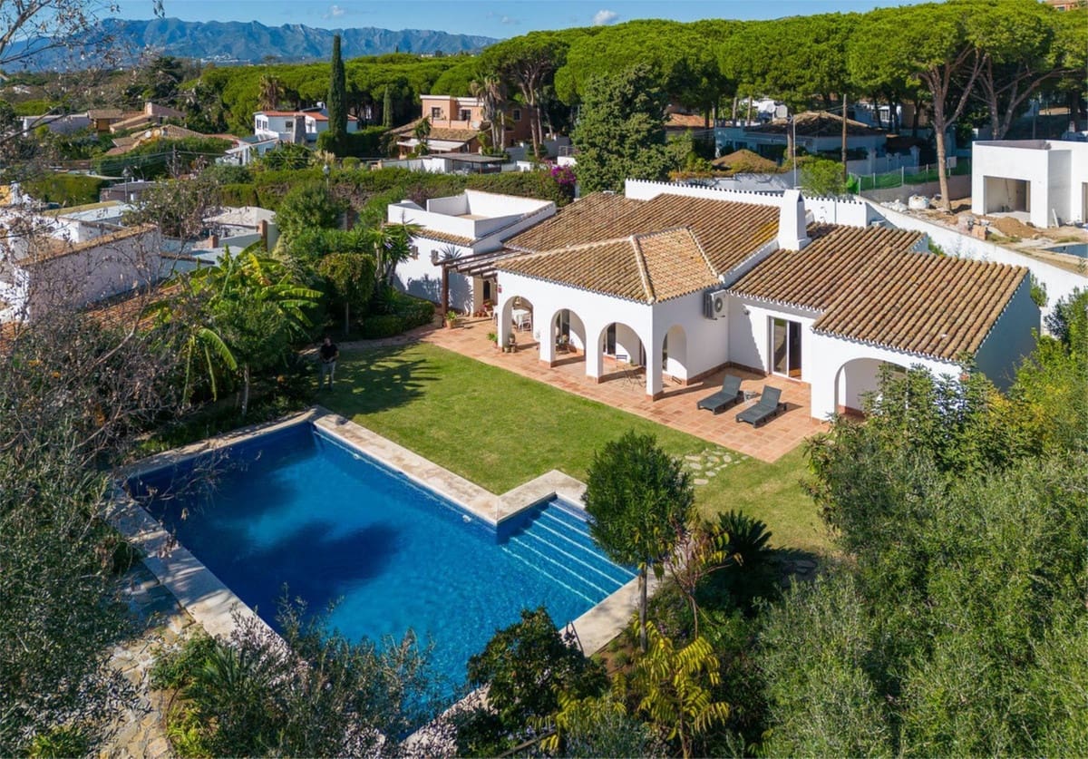 3 bedroom Villa for sale in Cabopino - € 1,299,999 (Ref: 9682204)