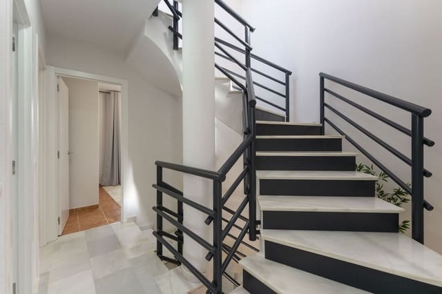 3 chambre Maison de Ville à vendre à Cabopino, Marbella avec piscine - 695 000 € (Ref: 9697757)