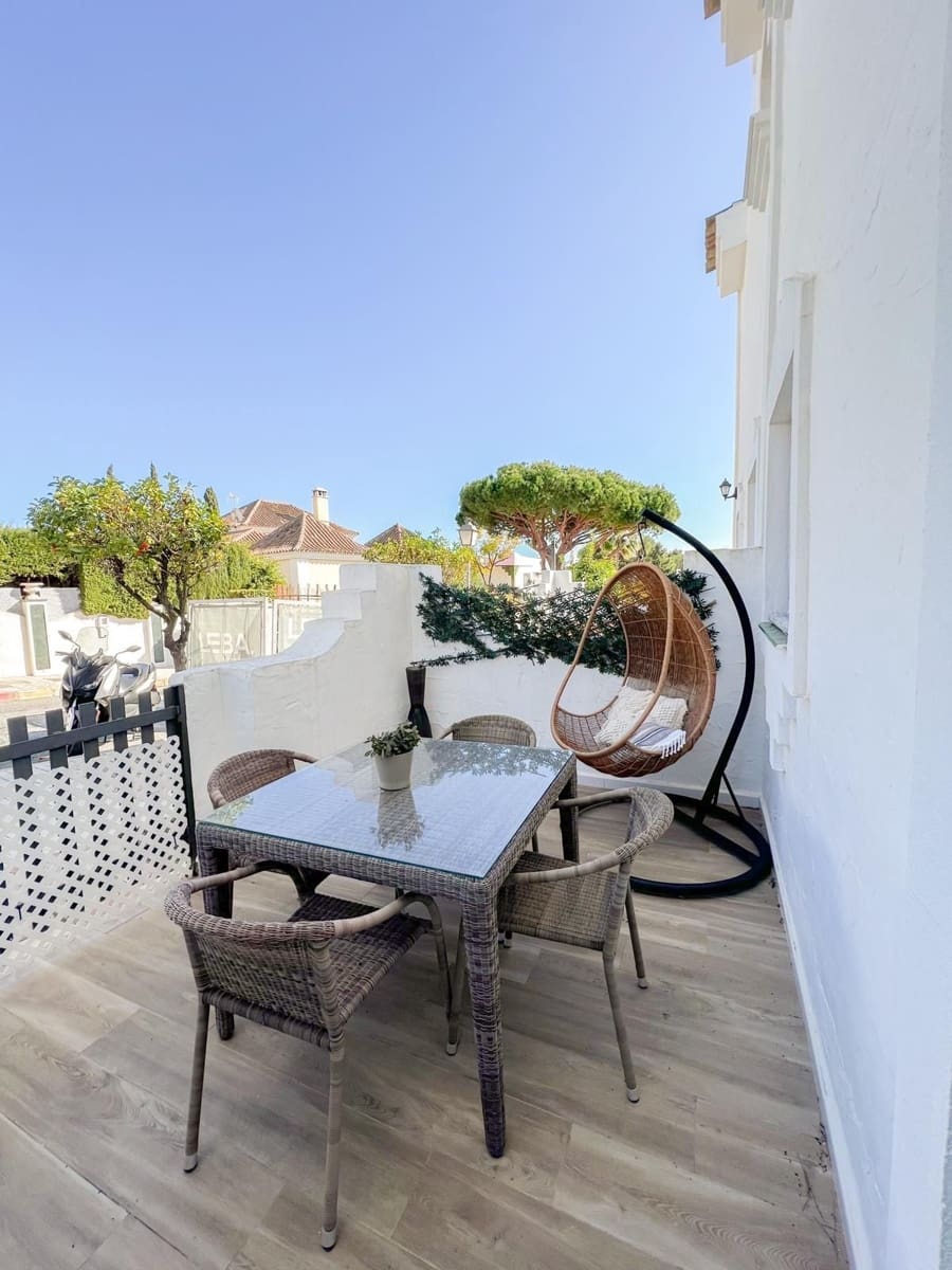 2 soveværelse Semi-Rækkehus til salg i Cabopino med swimmingpool - € 359.000 (Ref: 9697827)