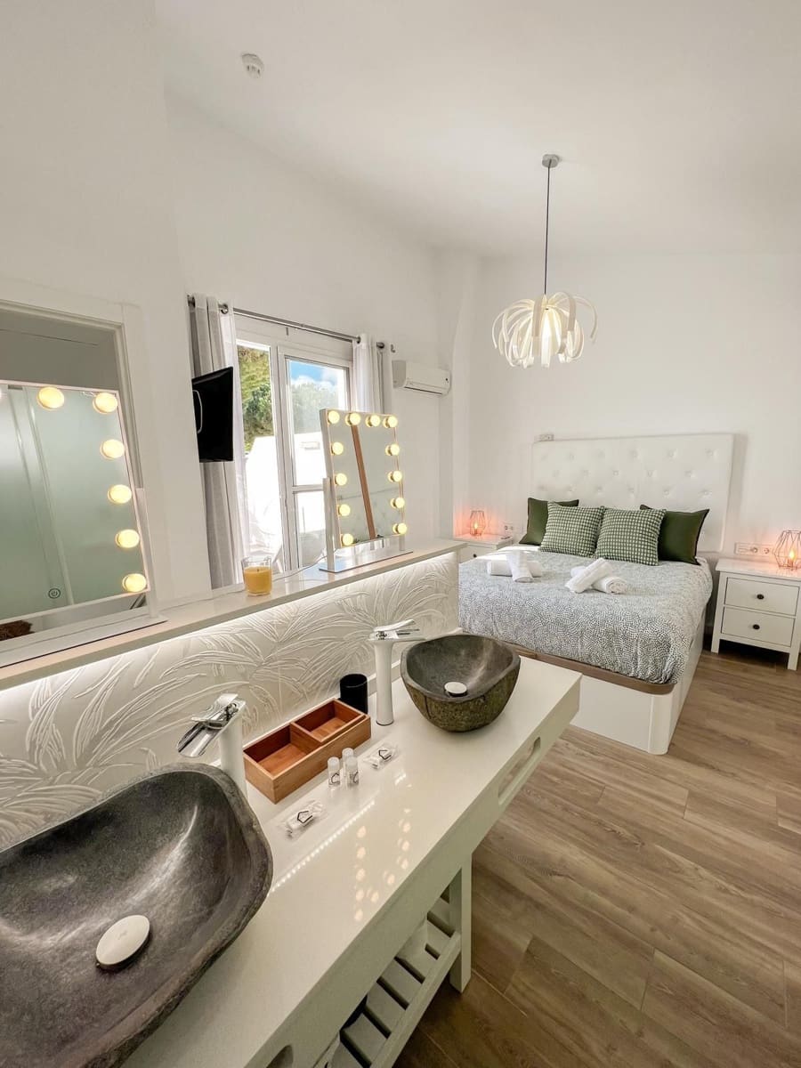 2 soveværelse Semi-Rækkehus til salg i Cabopino med swimmingpool - € 359.000 (Ref: 9697827)