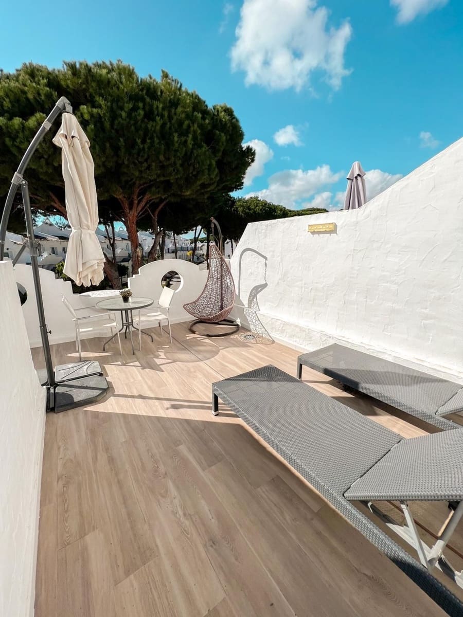 2 chambre Villa/Maison Semi-Mitoyenne à vendre à Cabopino avec piscine - 359 000 € (Ref: 9697827)