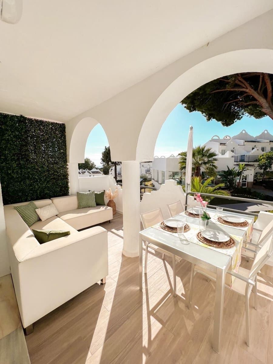 2 chambre Villa/Maison Semi-Mitoyenne à vendre à Cabopino avec piscine - 359 000 € (Ref: 9697827)