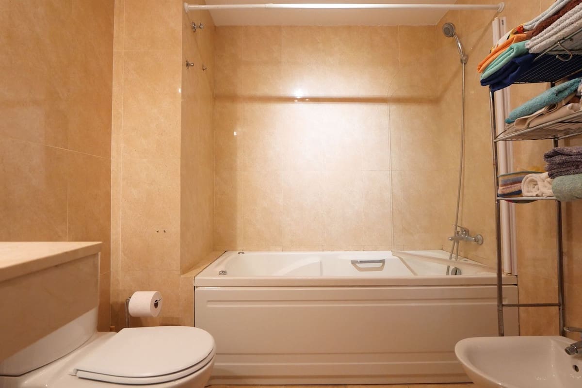 2 bedroom Apartment for sale in Calahonda with pool garage - € 275,000 (Ref: 9705996)