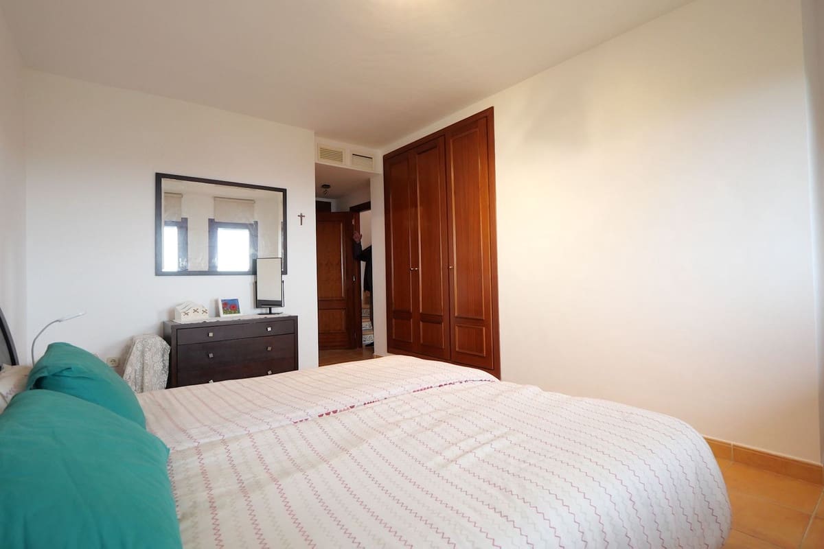 2 bedroom Apartment for sale in Calahonda with pool garage - € 275,000 (Ref: 9705996)