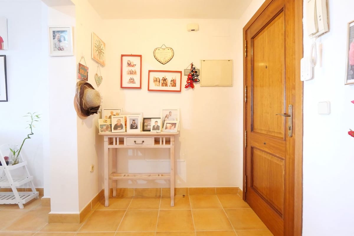 2 bedroom Apartment for sale in Calahonda with pool garage - € 275,000 (Ref: 9705996)