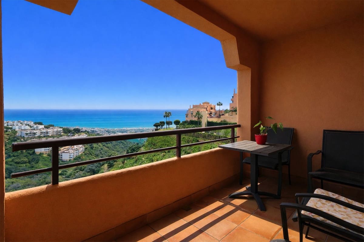 2 bedroom Apartment for sale in Calahonda with pool garage - € 275,000 (Ref: 9705996)