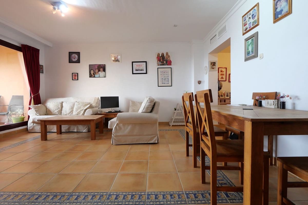 2 bedroom Apartment for sale in Calahonda with pool garage - € 275,000 (Ref: 9705996)