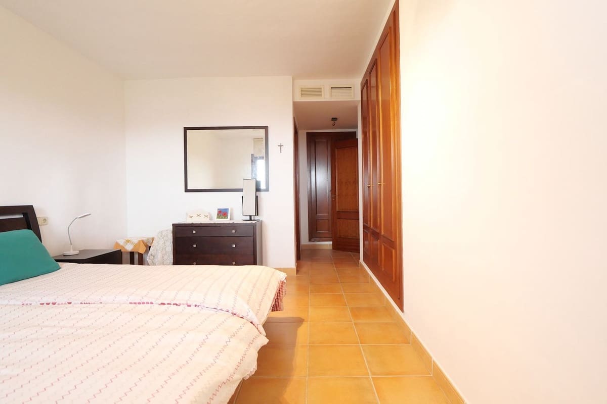 2 bedroom Apartment for sale in Calahonda with pool garage - € 275,000 (Ref: 9705996)