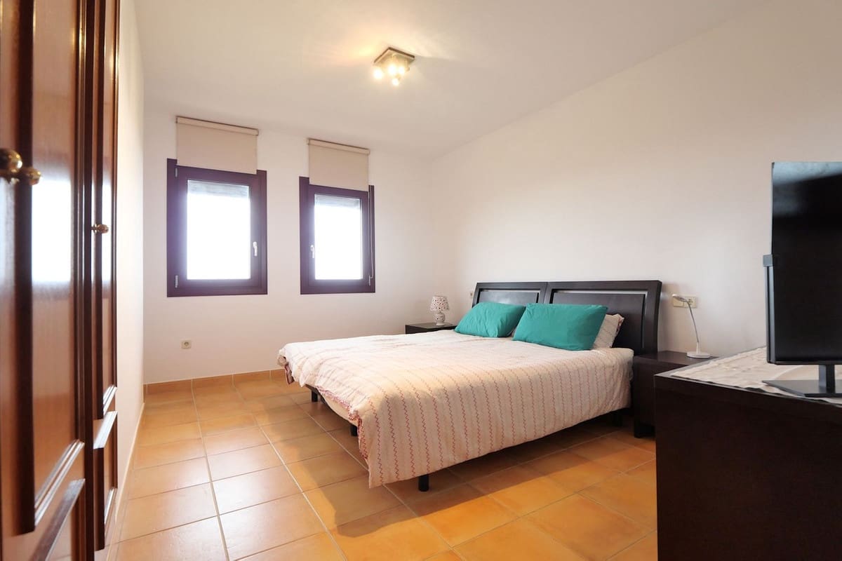 2 bedroom Apartment for sale in Calahonda with pool garage - € 275,000 (Ref: 9705996)