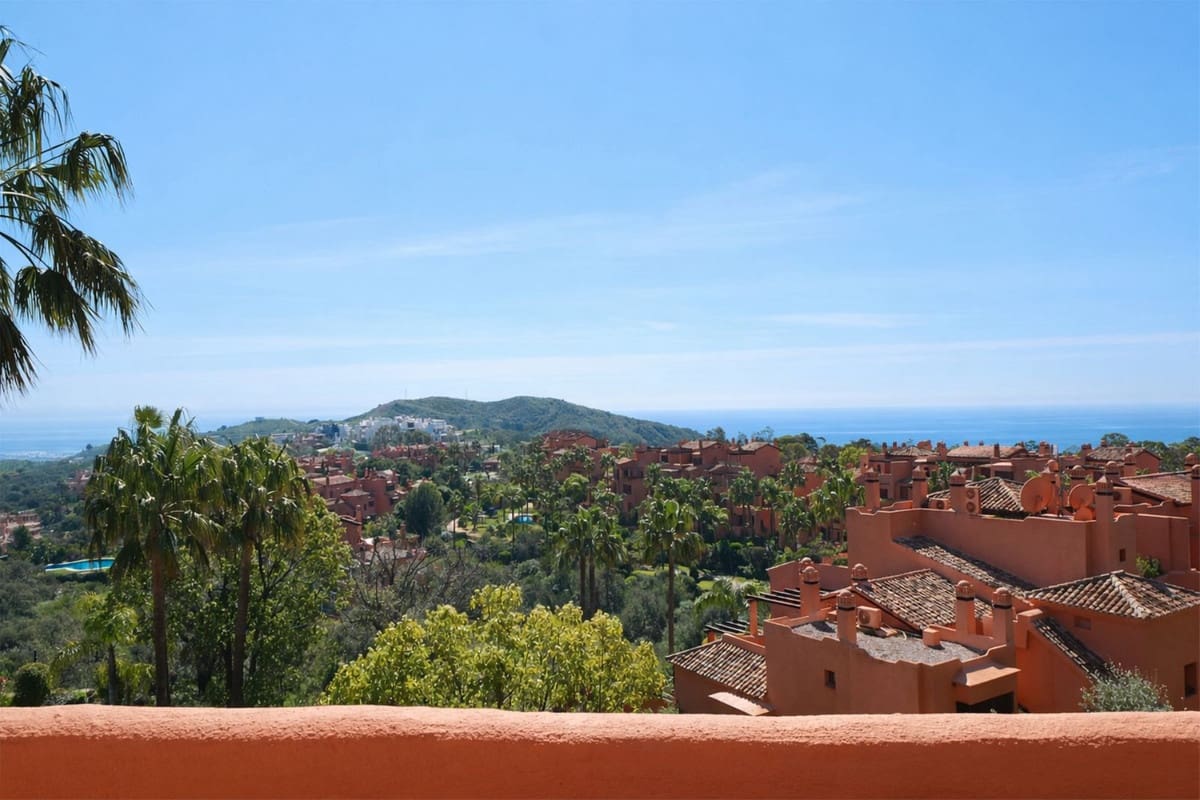 2 bedroom Apartment for sale in La Mairena with pool garage - € 399,000 (Ref: 9721044)