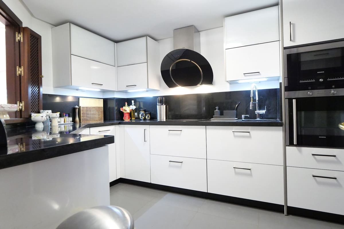 2 sovrum Lägenhet till salu i La Mairena med pool garage - 399 000 € (Ref: 9721044)